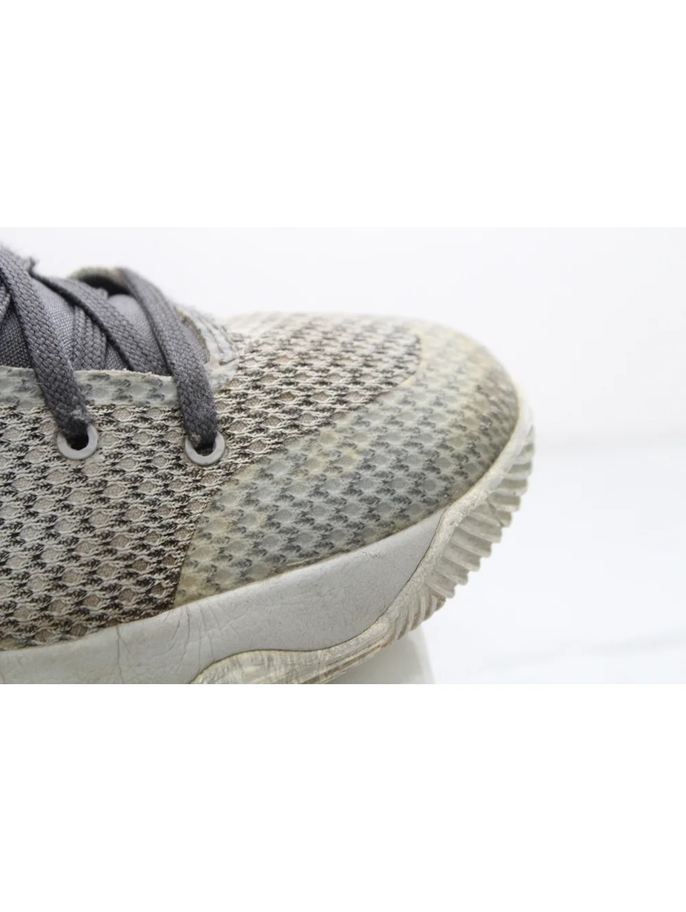 Nike Kyrie Irving 2 Sneakers 826673 Gray 2Tone Basketball Shoes Youth Size 5 Y